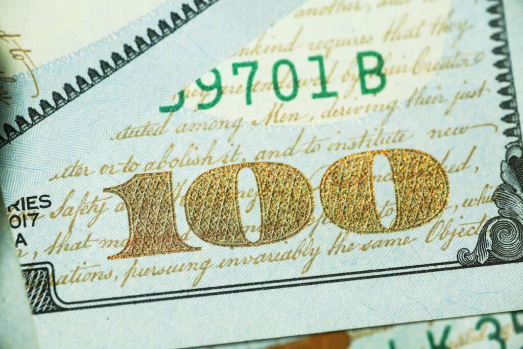 100 US dollars bank note